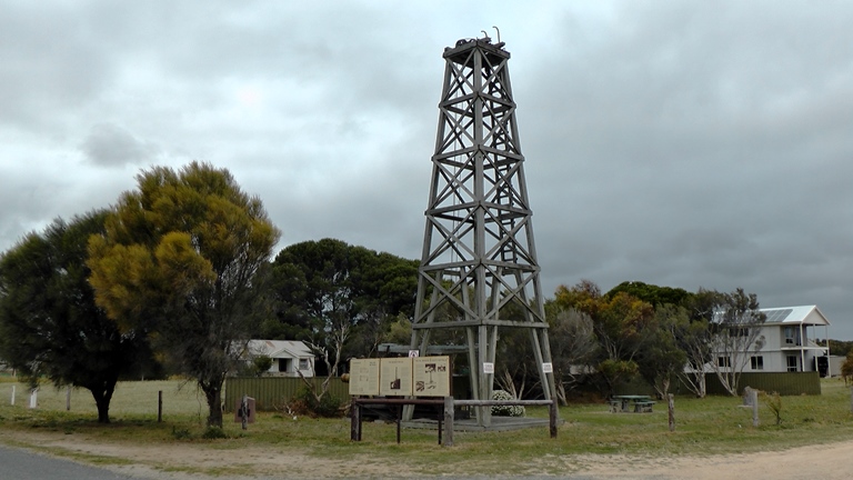 &Ouml;l-Bohrturm von 1859 in Salt Creek